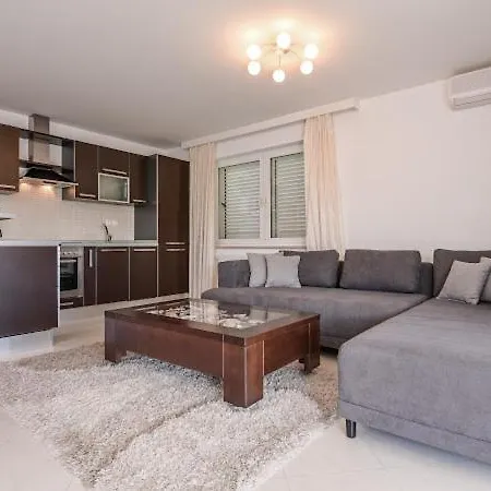 Apartments Villa Slavica Ičići Exteriör bild