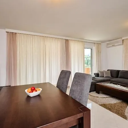 Apartments Villa Slavica Ičići Exteriör bild