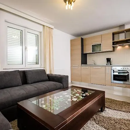 Apartments Villa Slavica Ičići Exteriör bild