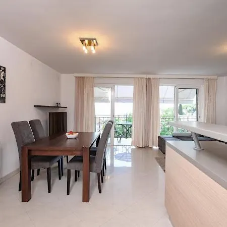Apartments Villa Slavica Ičići Exteriör bild