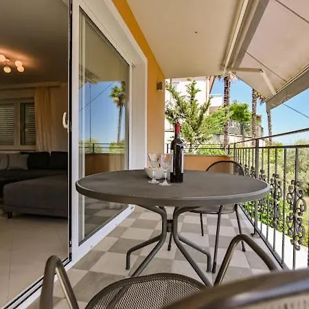 Apartments Villa Slavica Ičići Exteriör bild