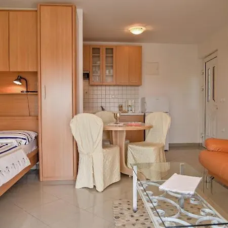 Apartments Villa Slavica Ičići Exteriör bild