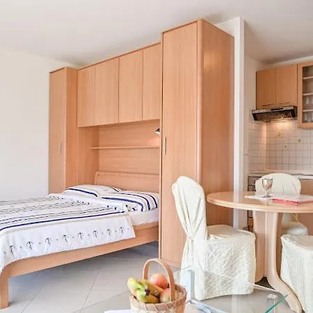 Apartments Villa Slavica Ičići Exteriör bild